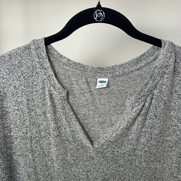 Old Navy Women's Heather Gray Cozy Sweater Shirt V-Neck Size Medium - Picture 2 of 7